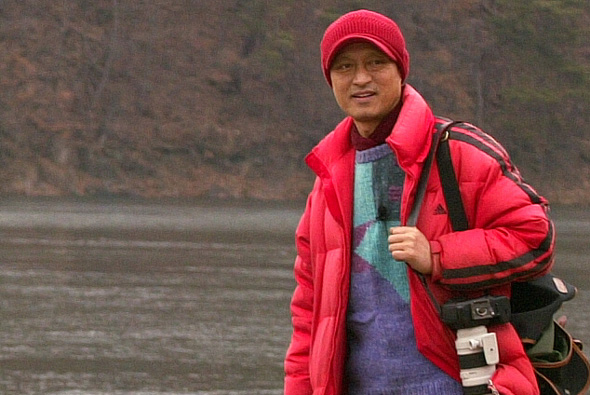충북 괴산군 청천면 사람들의 이야기를 담은 글·사진집 <청천 재발견 그 삶의 이야기>를 낸 송봉화씨.송봉화씨 제공.