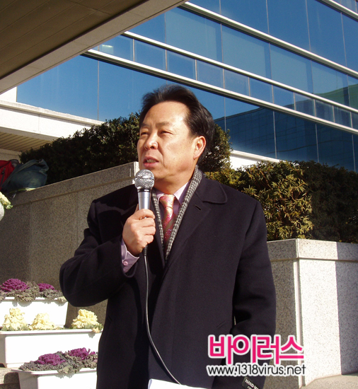 학생인권조례에 대한 마녀사냥식 폄훼가 가슴 아픕니다. 힘을 모아서 꼭 (조례를) 통과시킬 수 있도록 합시다. - 이재삼 경기도 교육위원  ⓒ 인터넷뉴스 바이러스