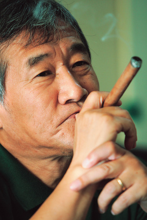 소설가 최인호(65)씨