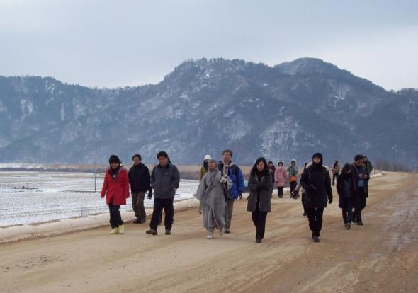 현장을 직접 보면 절망을 느낄 수 밖에 없지만 그래도 지율스님은 희망을 이야기한다. 현장을 직접 보면 절망을 느낄 수 밖에 없지만 그래도 지율스님은 희망을 이야기한다.