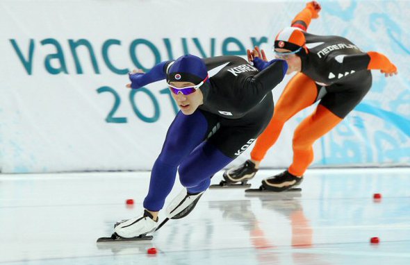 밴쿠버 동계올림픽 스피드 스케이팅 500M 1차전에서 2위를 기록한 모태범이 역주하고 있다. 16일(한국시간) 리치몬드 올림픽 오벌 경기장. (연합뉴스)