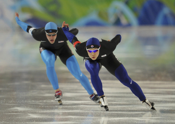 모태범이 18일(한국 시간) 밴쿠버 리치먼드 오벌에서 열린 스피드스케이트 1000m 경기에서 역주하고 있다.