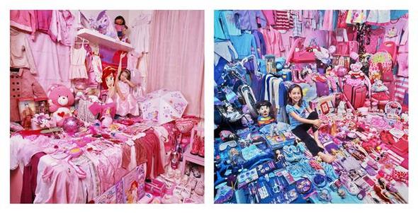 ‘핑크 프로젝트Ⅱ-마이아와 마이아의 핑크&파란색 물건들’ 2006년(왼쪽) 작, 2009년 작.