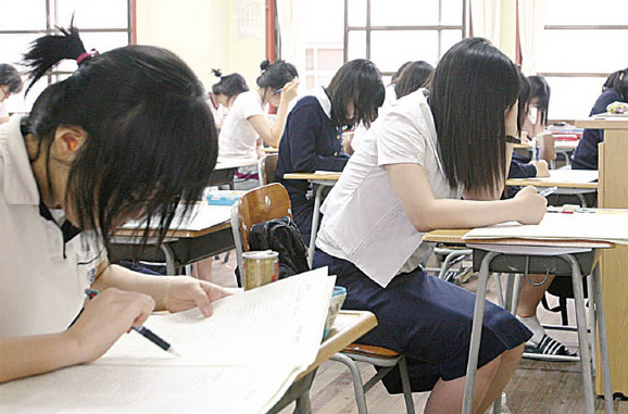 오는 6월10일 치러지는 2011학년도 수능 대비 첫 모의평가에는 최근 달라지는 수능 경향이 반영될 것으로 보인다. 이번 모의고사를 제대로 활용한다면 수능 대비를 잘할 수 있다.  <한겨레> 자료사진