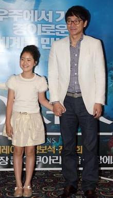 왼쪽부터 진지희, 정보석. 