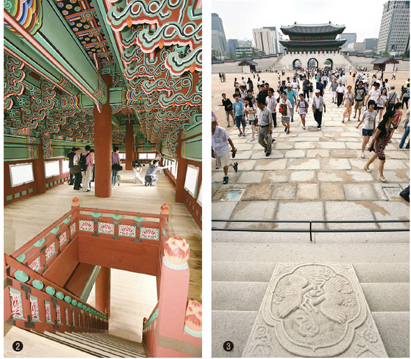 ② 광화문 2층 누각의 내부. 화려한 오색 단청이 입혀진 서까래와 지붕 받침 부재인 공포의 모습 등이 보인다. 누각 내부는 안전상의 문제로 일반 공개는 당분간 허용하지 않을 방침이다.(왼쪽 사진)
⑨ 경복궁 근정전 정문인 흥례문 쪽에서 광화문 쪽으로 이어진 어도(임금이 다니는 통행로)도 복원되었다. 어도는 경복궁의 중심축선이기도 하다. 이 중심축선에서 3.75도 비뚤어졌던 이전 광화문의 배치를 바로잡으면서 어도가 두 문 사이에 반듯한 직선으로 이어지게 됐다.(오른쪽 사진)