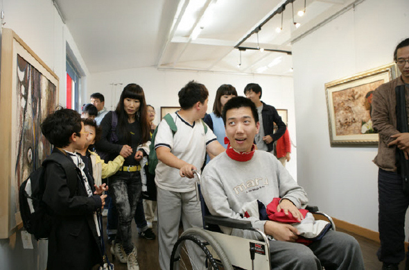 ‘예술의 힘’이란 주제로 장애인 작가들의 특별기획전이 지난 5일부터 경기도 여주군 점동면 어우재미술관에서 열리고 있다.  어우재미술관 제공
