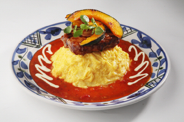 ‘오므토토마토’의 오므라이스.