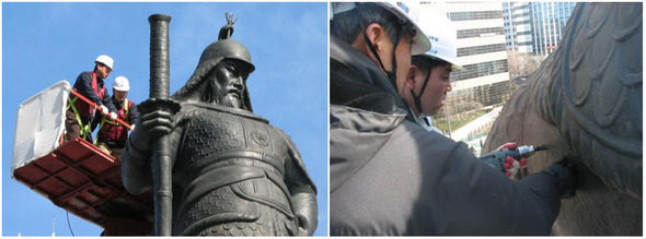 2010년 2월 첨단 산업용 내시경 장비를 이용해 이순신 동상의 내·외부 상태를 점검하는 모습
