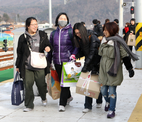 휴가 내고 경춘선 여행길에 오른 친구들.