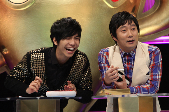 이승기(왼쪽)와 이수근