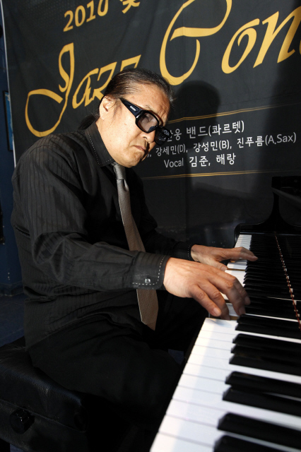 신관웅(65)씨