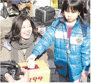 배우 김여진(37·사진 왼쪽)