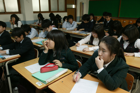 학생들 눈높이에 맞는 교과서 내용으로 흥미를 자극할 것으로 보인다. 윤운식 <한겨레21>기자 <A href="mailto:yws@hani.co.kr">yws@hani.co.kr</A>

