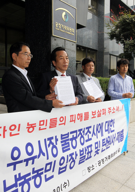 &raquo; 당시 오 변호사는 우유 담합 사건의 참고인인 이승호 한국낙농육우협회장의 법률 자문을 맡았다. 이 회장을 비롯한 낙농농가 대표들은 공정위의 선처를 호소하는 등 담합 업체들과 이해관계를 같이하는 입장이었다. 연합