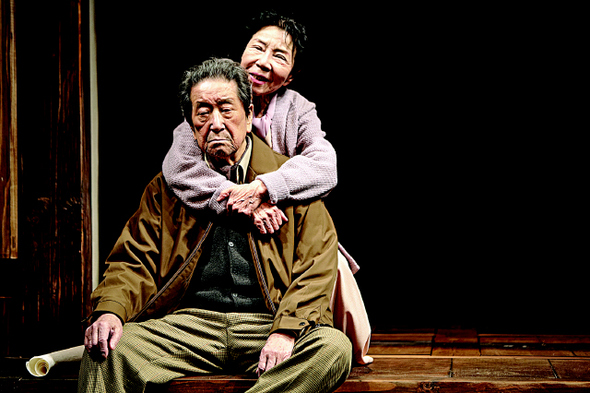 백성희(86·사진 뒤쪽), 장민호(87·앞쪽)