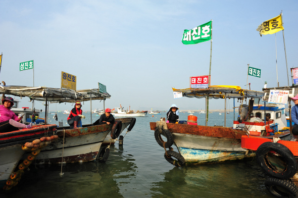 서산군 삼길포항, 바다위 횟집