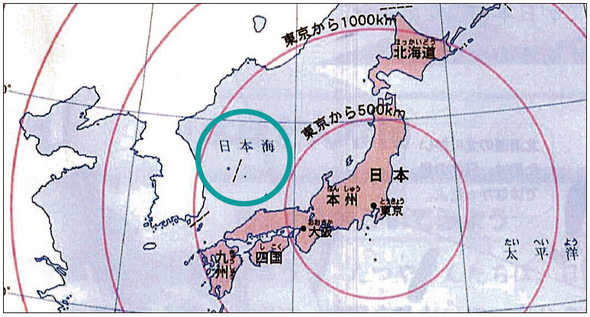 일본 문교출판의 초등학교 5학년 사회교과서에 실린 일본 지도에 독도와 울릉도 사이에 경계선(푸른색 원 안)이 그어져 있다. 이 경계선은 독도가  일본 영토임을 표시하는 것으로, 일본 문부과학성은 이번에 검정 과정에서 2종의 교과서에 이 경계선을 집어넣도록 했다고 일본 언론이 31일 보도했다.