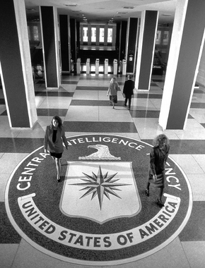 미국 버지니아주 랭글리에 있는 중앙정보국(CIA) 본부 로비 모습. <한겨레> 자료사진