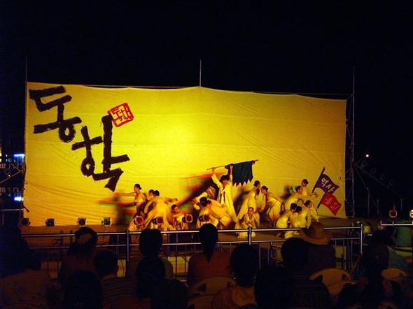 2005년 동학농민혁명 111돌을 맞아 열린 기념공연 모습.  동학농민혁명기념사업회 제공
