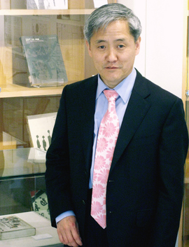 김달진미술자료박물관 김달진(56) 관장.