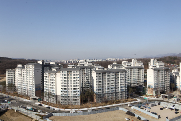 서울 강남구 세곡지구에 이달 말 다양한 주택형의 장기전세주택과 분양주택이 한꺼번에 공급될 예정이어서 관심을 모은다.
  SH공사 제공
