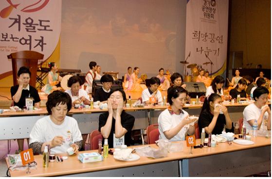 제1회 거울도안보는여자 행사 사진. 자료 제공 : 비앤원