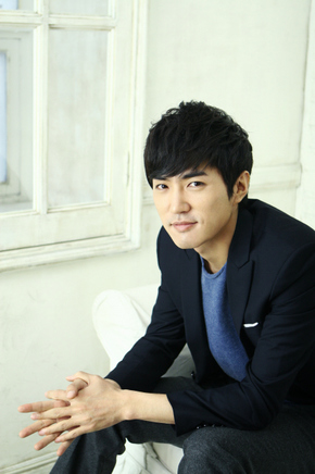 데니 안(33)