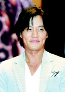탤런트 이서진(41)
