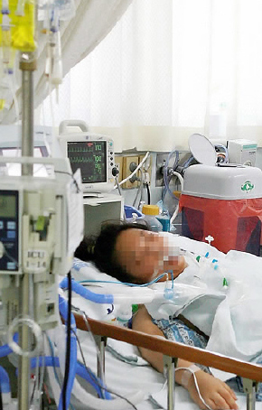 남동생과 함께 물놀이 사고로 혼수상태에 빠진 허영주(17·부천시)양