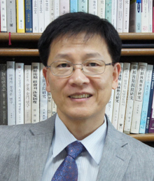 오수창 위원장 (서울대 국사학과 교수)