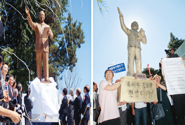 한국자유총연맹이 25일 오전 서울 중구 장충동 자유총연맹 광장에서 이승만 전 대통령 동상 제막식을 열고 있다.(왼쪽) 같은 시간에 4월혁명회, 민족문제연구소 등 4·19혁명 관련 단체 회원들이 자유총연맹 광장 들머리에서 스티로폼으로 만든 이승만 동상 모형을 든 채 동상 건립 반대 시위를 벌이고 있다. 김태형 기자 xogud555@hani.co.kr