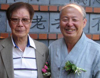 김표영(86·중요무형문화재 102호 기능보유자·사진 왼쪽)씨와 홍종진(60·충북 무형문화재 7호·오른쪽)씨