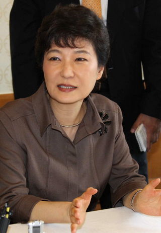 &raquo; 박근혜 전 한나라당 대표가 9월1일 국회에서 기자간담회를 열어 자신의 대북·외교관을 밝히고 있다. 한겨레 탁기형