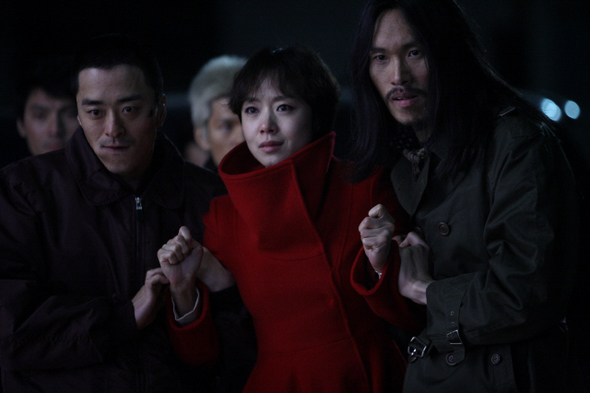 허종호 감독의 장편 데뷔작 <카운트다운>(29일 개봉·청소년관람불가)