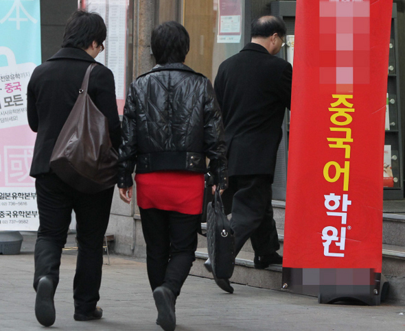 중국의 경제적·정치적 영향력이 커지면서 한국에서도 중국어를 배우는 사람들이 크게 늘고 있다.  
 박종식 기자 <A href="mailto:anaki@hani.co.kr">anaki@hani.co.kr</A>

