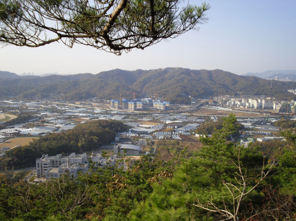 건물만 분양하는 서울 서초지구 토지임대부 주택에 대한 신혼부부 특별공급 1순위자 청약은 뚜껑을 열어본 결과 예상밖으로 경쟁률이 높았다. 일반 공급분의 경우 첫날 접수 대상자인 청약저축 600만원 이상 가입자들의 입주 경쟁도 뜨거울 전망이다. 서초지구 전경.   엘에이치 제공