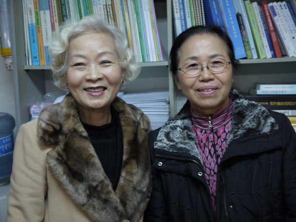 고양금정굴유족회 마임순(65·사진 왼쪽) 회장과 이경숙(64·오른쪽) 총무