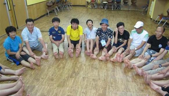 보인중학교에서 여는 부자유친 캠프에 참가한 아빠와 아들의 모습.  보인중학교 제공
