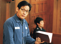 지난 2007년 ‘석궁테러사건’을 재구성한 영화 <부러진 화살>의 한 장면. 아우라픽처스 제공