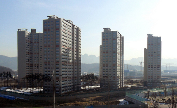 수도권 새도시와 택지지구에 입주하는 아파트는 초기 전셋값이 저렴하고 물량도 많은 게 장점으로 꼽힌다. 오는 6월 입주 예정인 경기 고양시 삼송지구 아이파크.  현대산업개발 제공