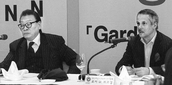 이두식(65·사진 왼쪽) 부산비엔날레 운영위원장, 로저 엠 뷔르겔(50·사진 오른쪽) 전시감독 
