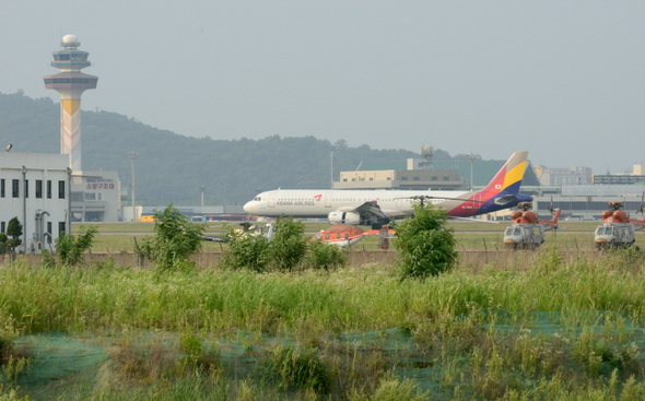 김포공항 활주로.