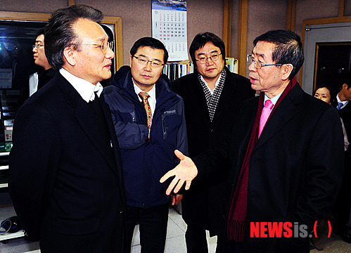 박원순 서울시장과 대화를 나누는 성경환 교통방송 사장