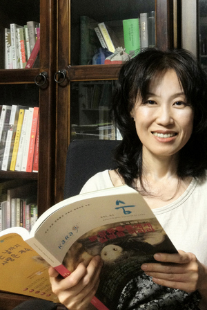 동물보호 무크지 ‘숨’ 펴내는 김효진씨