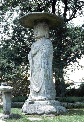 유형 문화재 18호 ‘충주 원평리 석조여래입상’