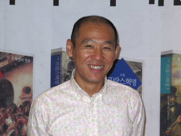 ‘소설 프랑스혁명’ 들고온 일본 작가 사토 겐이치