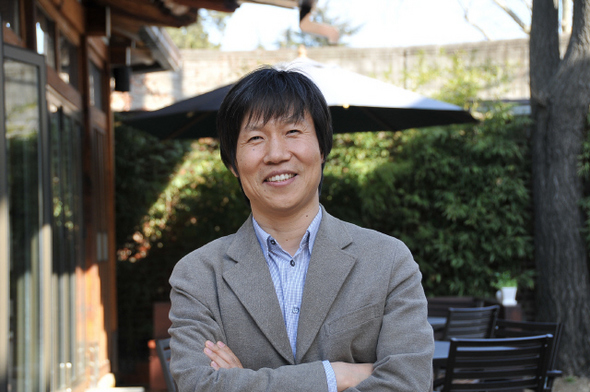 서울미술관 초대 관장 이주헌(52)