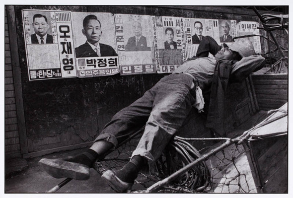 강운구, 서울 1974, Gelatin silver print, 21.2×31.5cm, 1974