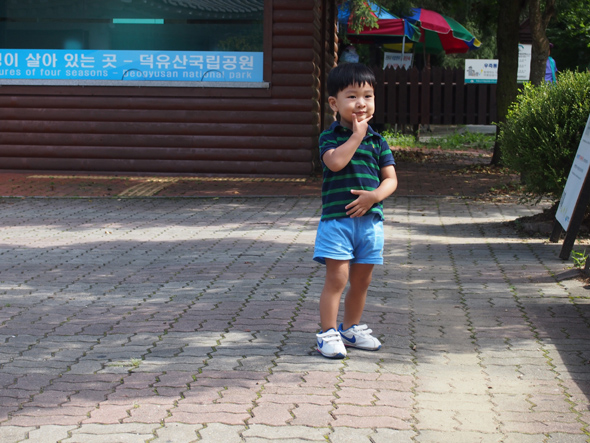 30개월 다돼서야 말문이 트인 아이. 요새는 '강남 스타일'에 빠졌다.